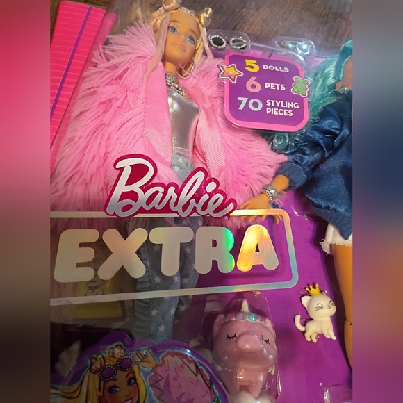 Barbie Extra Fashion Dolls 5-Pack 6 Pets & 70 Styling Pieces Clothes Accessories - Picture 7 of 11
